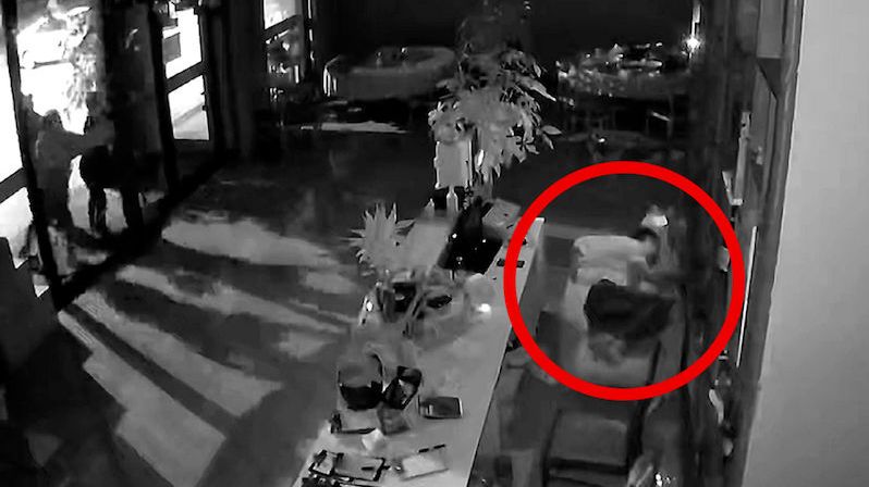 Opilý majitel restaurace vyděsil trojici zlodějů